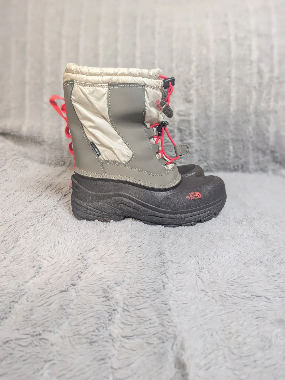 The North Face Kids' Beige & Gray Snow Boots with Pink Accents Girls Size 4